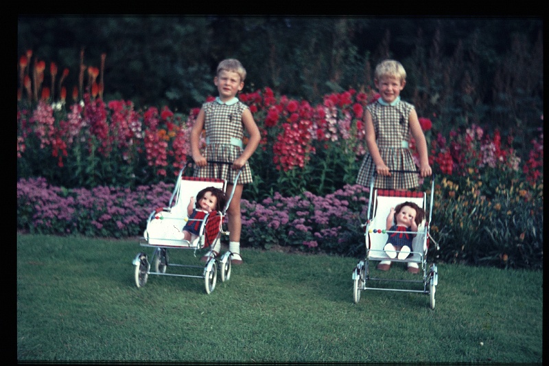 09.Delft aug 1967 Brigitte,Marion.JPG